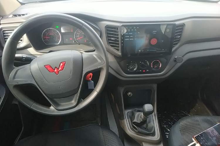 Used Wuling Hongguang V 2022 1.5L Jingqu Edition Electric-Assist LAR Audio And AC Panel