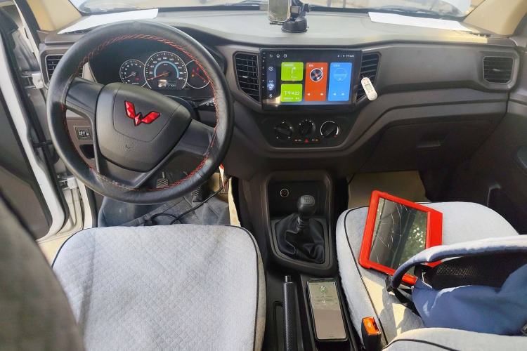 Used Wuling Hongguang V 2022 1.5L Enjoy Edition Hydraulic Power Steering LAR Center Console