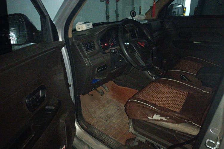 Used Wuling Hongguang V 2022 1.5L Jingqu Edition Electric-Assist LAR Driver Seat