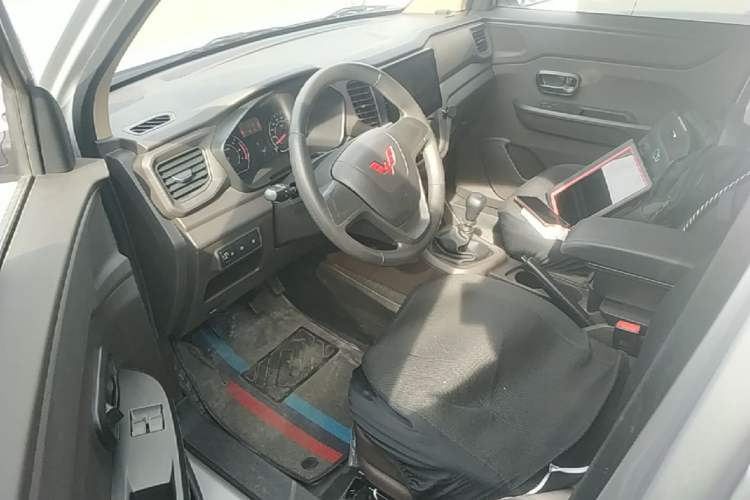 Used Wuling Hongguang V 2022 1.5L Jingqu Edition Electric-Assist LAR Driver Seat