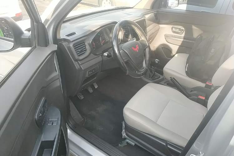 Used Wuling Hongguang V 2022 1.5L Jingqu Edition Electric-Assist LAR Driver Seat