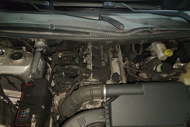 Used Wuling Hongguang V 2022 1.5L Jingqu Version Hydraulic Power Steering LAR Engine Bay