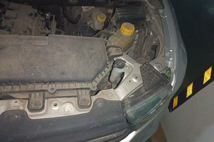 Used Wuling Hongguang V 2022 1.5L Jingqu Edition Electric-Assist LAR Engine Bay Left