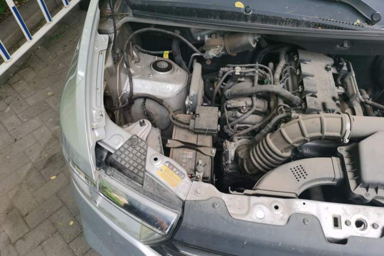 Used Wuling Hongguang V 2022 1.5L Enjoy Edition Electric-Powered LAR Engine Bay Right