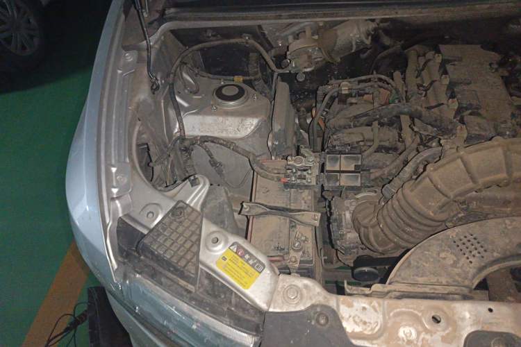Used Wuling Hongguang V 2022 1.5L Jingqu Edition Electric-Assist LAR Engine Bay Right