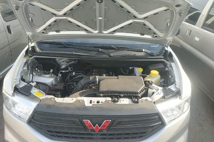 Used Wuling Hongguang V 2022 1.5L Jingqu Edition Electric-Assist LAR Engine Bay