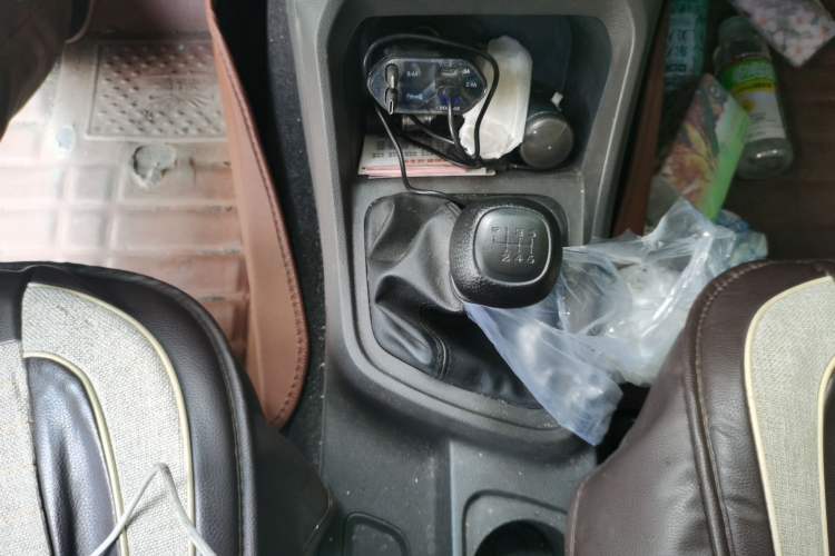 Used Wuling Hongguang V 2022 1.5L Enjoy Edition Electric-Powered LAR Gear Lever