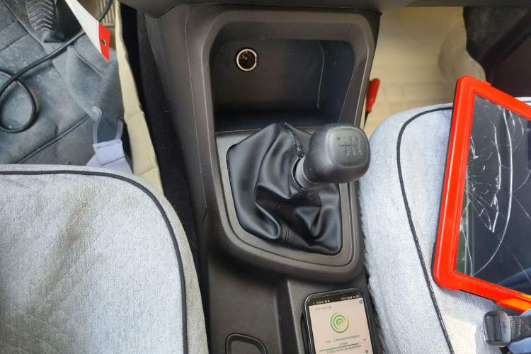 Used Wuling Hongguang V 2022 1.5L Enjoy Edition Hydraulic Power Steering LAR Gear Lever