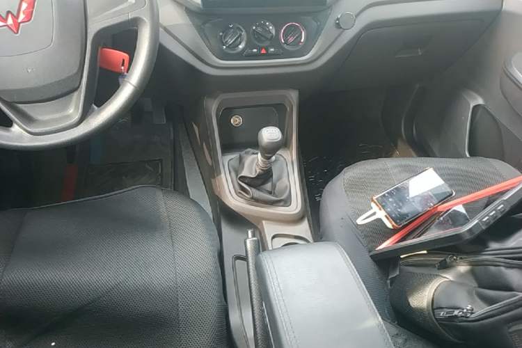 Used Wuling Hongguang V 2022 1.5L Jingqu Edition Electric-Assist LAR Gear Lever