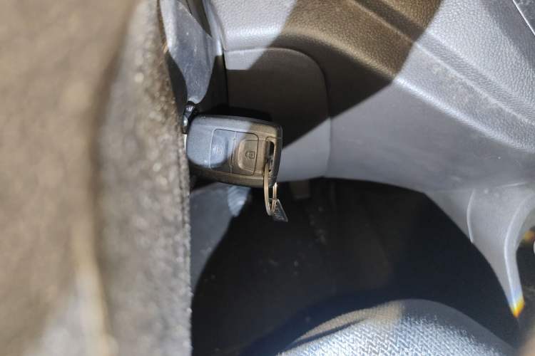 Used Wuling Hongguang V 2022 1.5L Jingqu Version Hydraulic Power Steering LAR Interior 1