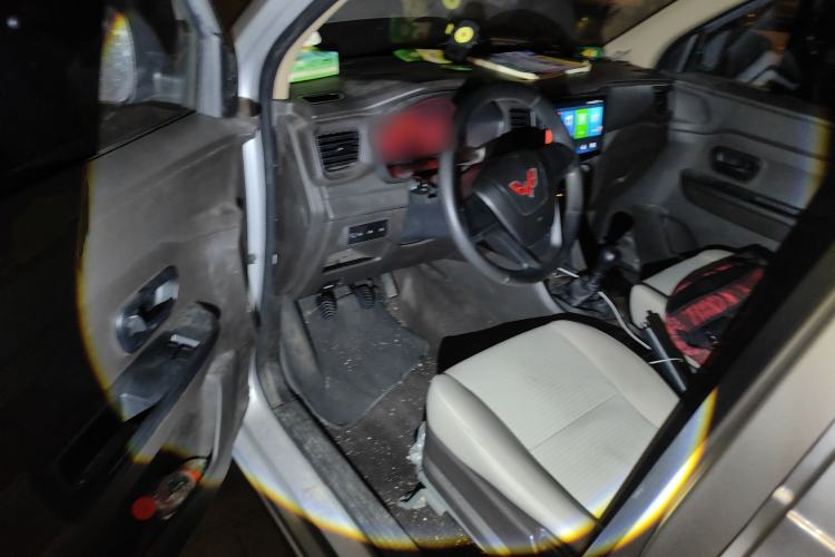 Used Wuling Hongguang V 2022 1.5L Jingqu Version Hydraulic Power Steering LAR Interior 3