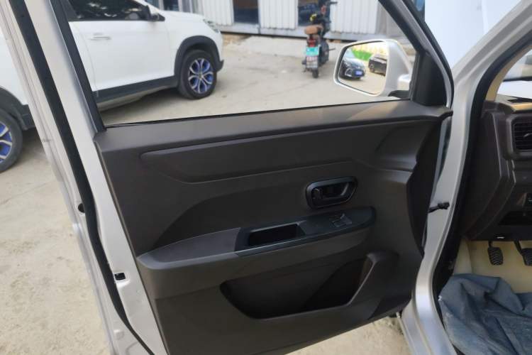 Used Wuling Hongguang V 2022 1.5L Enjoy Edition Hydraulic Power Steering LAR Left Front Door Interior