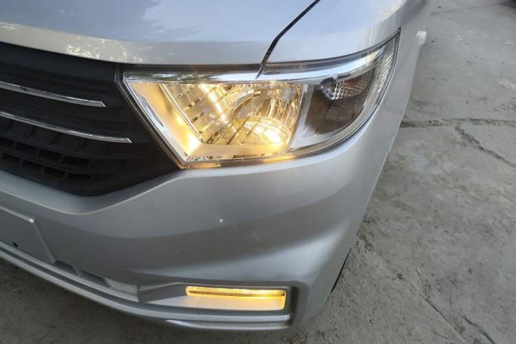 Used Wuling Hongguang V 2022 1.5L Enjoy Edition Hydraulic Power Steering LAR Left Front Headlight