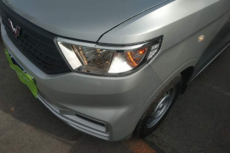 Used Wuling Hongguang V 2022 1.5L Jingqu Edition Electric-Assist LAR Left Front Headlight