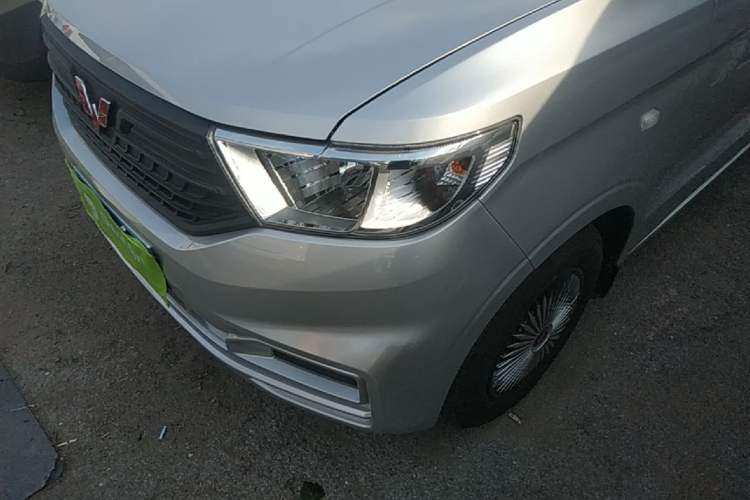 Used Wuling Hongguang V 2022 1.5L Jingqu Edition Electric-Assist LAR Left Front Headlight