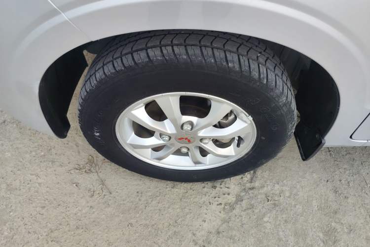 Used Wuling Hongguang V 2022 1.5L Enjoy Edition Hydraulic Power Steering LAR Left Front Wheel Hub