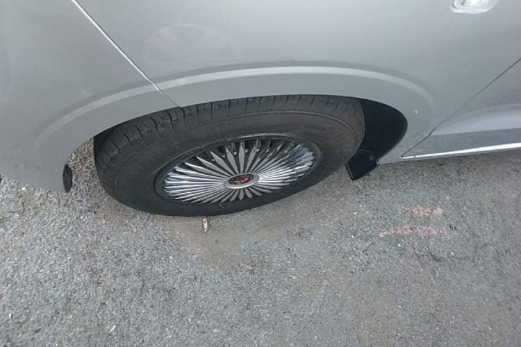 Used Wuling Hongguang V 2022 1.5L Jingqu Edition Electric-Assist LAR Left Front Wheel Hub