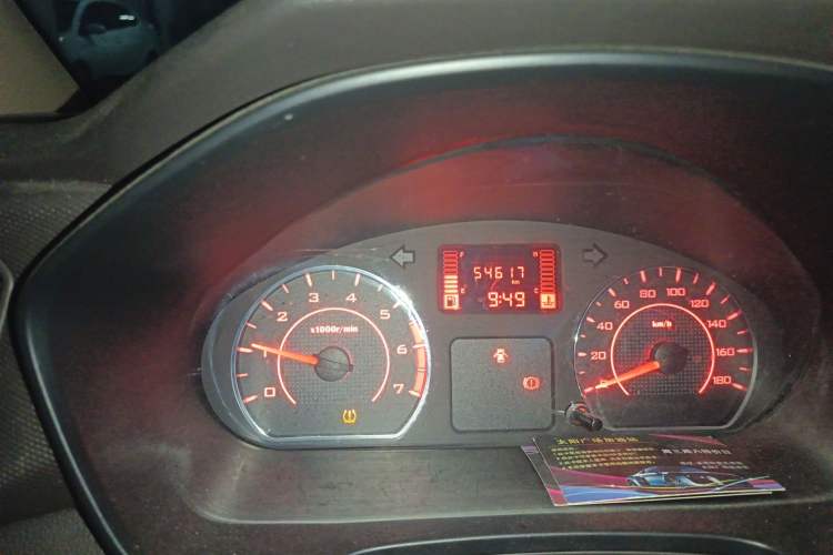 Used Wuling Hongguang V 2022 1.5L Jingqu Edition Electric-Assist LAR Odometer Close Up