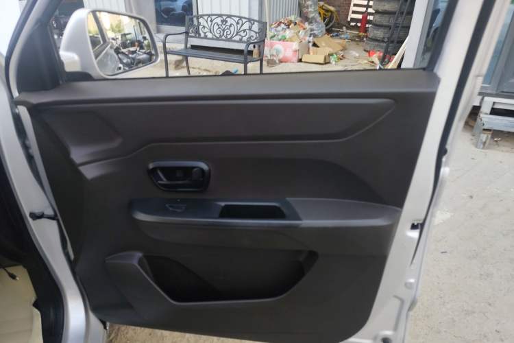 Used Wuling Hongguang V 2022 1.5L Enjoy Edition Hydraulic Power Steering LAR Right Front Door Interior