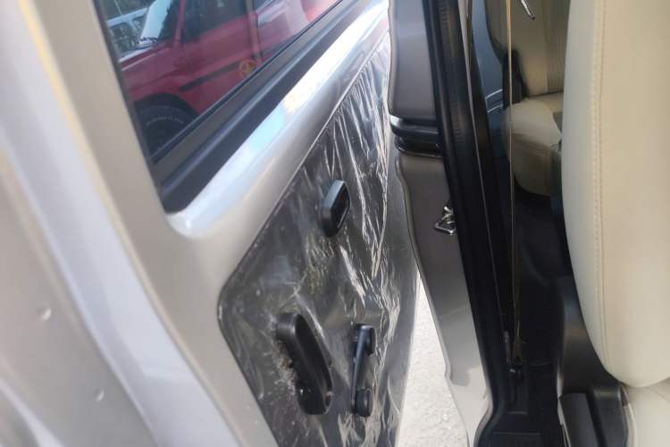Used Wuling Hongguang V 2022 1.5L Enjoy Edition Hydraulic Power Steering LAR Right Rear Door Interior