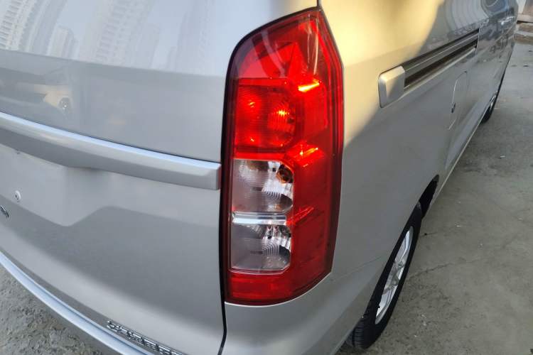 Used Wuling Hongguang V 2022 1.5L Enjoy Edition Hydraulic Power Steering LAR Right Rear Taillight