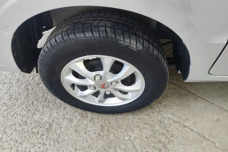 Used Wuling Hongguang V 2022 1.5L Enjoy Edition Hydraulic Power Steering LAR Right Rear Wheel Hub