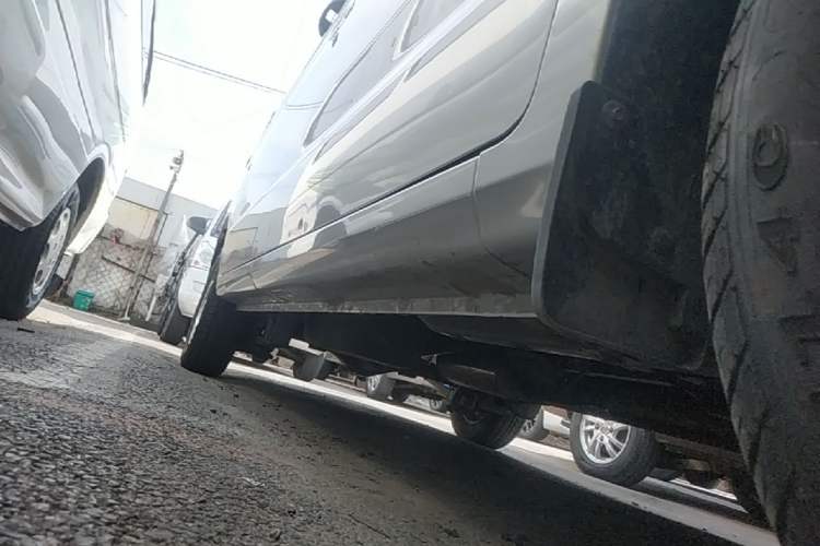 Used Wuling Hongguang V 2022 1.5L Jingqu Edition Electric-Assist LAR Right Side Sill