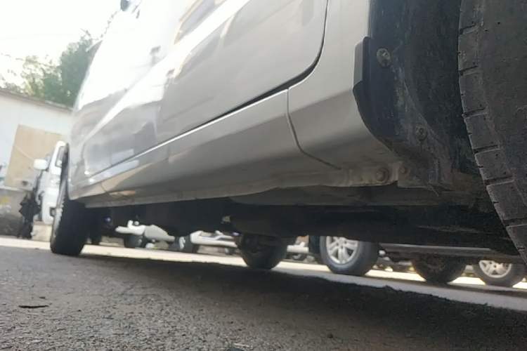 Used Wuling Hongguang V 2022 1.5L Jingqu Edition Electric-Assist LAR Right Side Sill