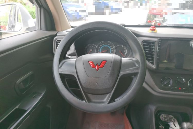 Used Wuling Hongguang V 2022 1.5L Enjoy Edition Electric-Powered LAR Steering Wheel
