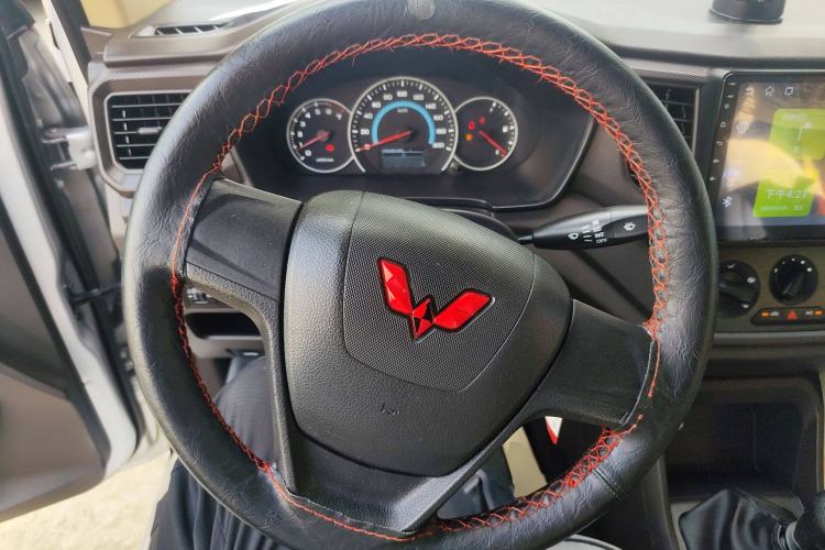 Used Wuling Hongguang V 2022 1.5L Enjoy Edition Hydraulic Power Steering LAR Steering Wheel