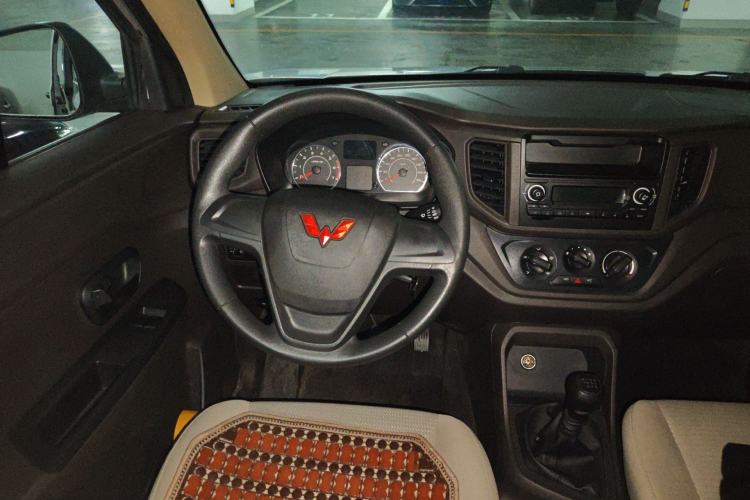 Used Wuling Hongguang V 2022 1.5L Jingqu Version Hydraulic Power Steering LAR Steering Wheel
