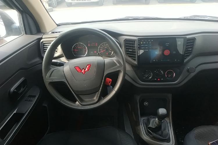 Used Wuling Hongguang V 2022 1.5L Jingqu Edition Electric-Assist LAR Steering Wheel