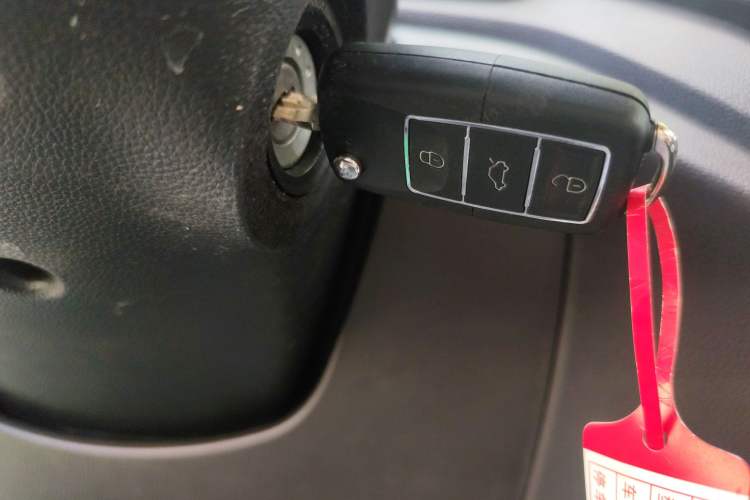 Used Wuling Hongguang V 2022 1.5L Enjoy Edition Hydraulic Power Steering LAR Vehicle Key