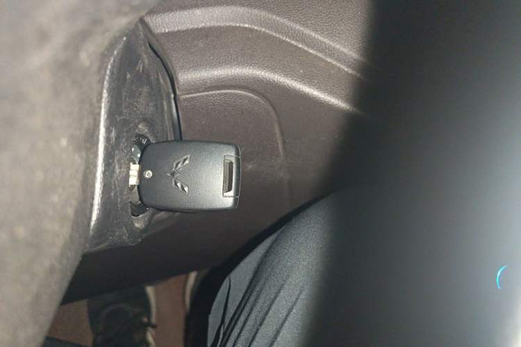 Used Wuling Hongguang V 2022 1.5L Jingqu Edition Electric-Assist LAR Vehicle Key