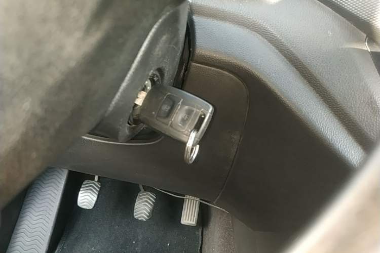 Used Wuling Hongguang V 2022 1.5L Jingqu Edition Electric-Assist LAR Vehicle Key