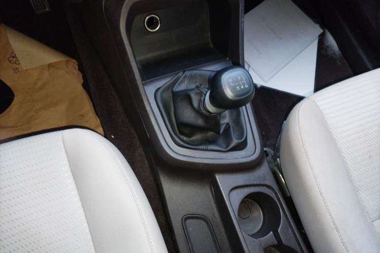 Used Wuling Hongguang V 2022 1.5L Jingqu Version Hydraulic Power Steering LAR Gear Lever