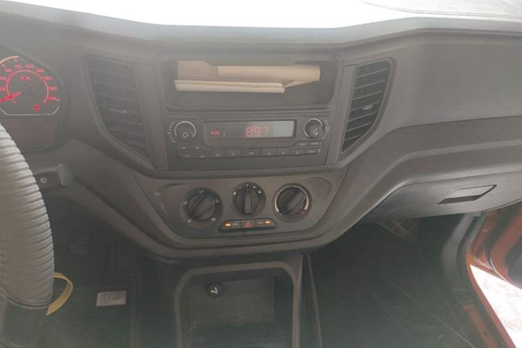Used Wuling Hongguang V 2022 1.5L Jingqu Version Hydraulic Power Steering LAR Audio And AC Panel