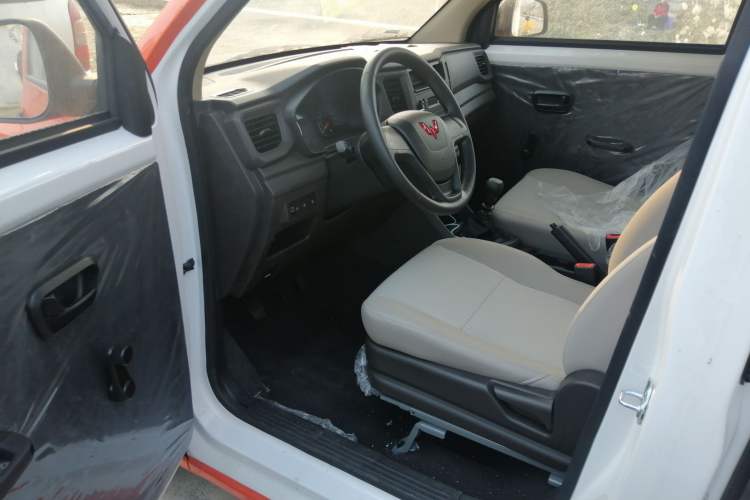 Used Wuling Hongguang V 2022 1.5L Jingqu Version Hydraulic Power Steering LAR Driver Seat