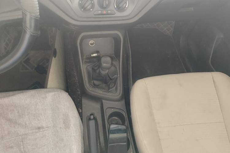 Used Wuling Hongguang V 2022 1.5L Jingqu Version Hydraulic Power Steering LAR Gear Lever
