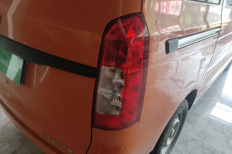 Used Wuling Hongguang V 2022 1.5L Jingqu Version Hydraulic Power Steering LAR Right Rear Taillight