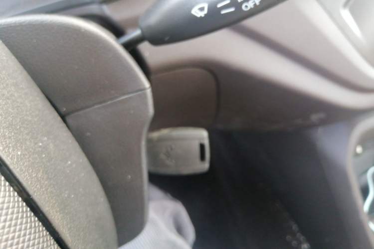 Used Wuling Hongguang V 2022 1.5L Jingqu Version Hydraulic Power Steering LAR Vehicle Key