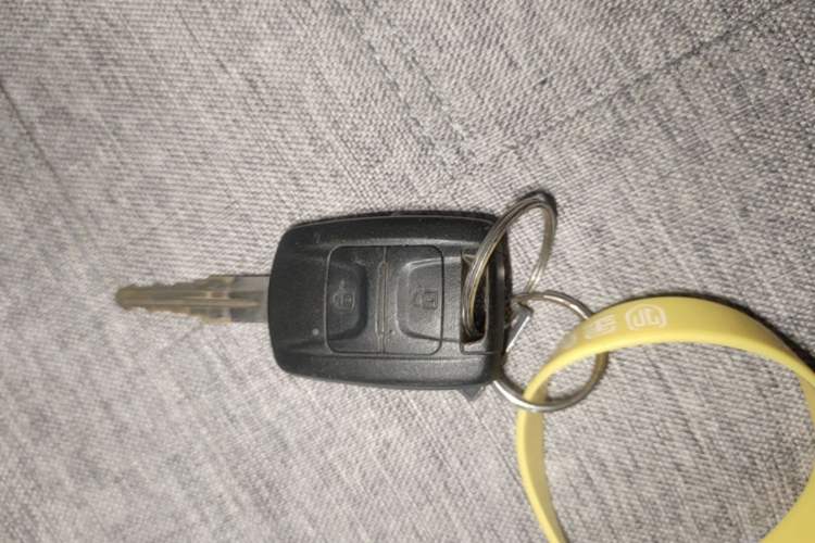 Used Wuling Hongguang V 2022 1.5L Jingqu Version Hydraulic Power Steering LAR Vehicle Key