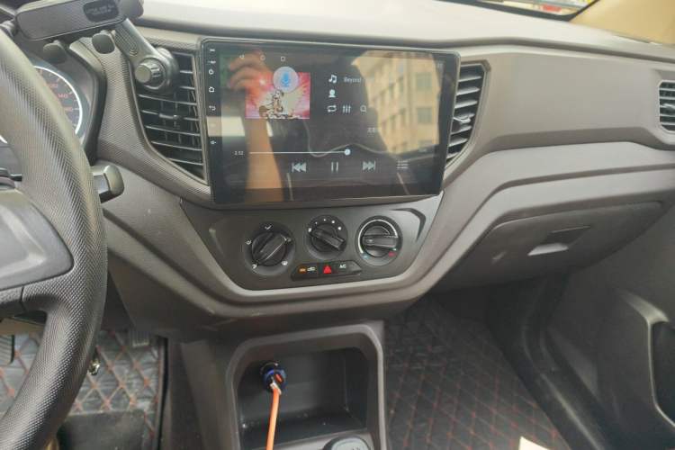 Used Wuling Hongguang V 2022 1.5L Jingqu Version Hydraulic Power Steering LAR Audio And AC Panel