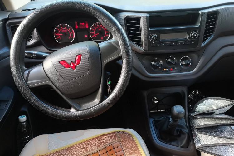 Used Wuling Hongguang V 2022 1.5L Enjoy Edition Electric-Powered LAR Center Console