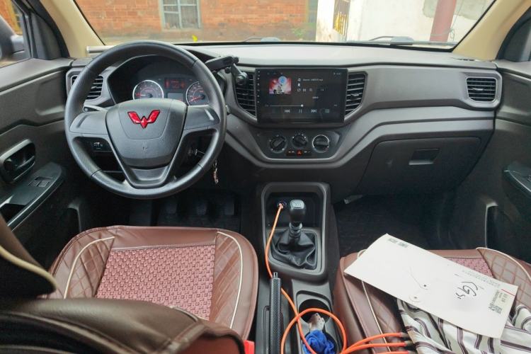Used Wuling Hongguang V 2022 1.5L Jingqu Version Hydraulic Power Steering LAR Center Console