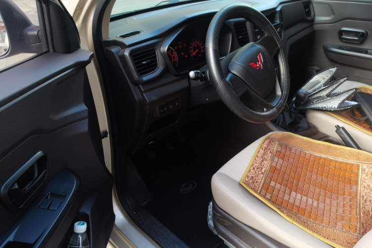 Used Wuling Hongguang V 2022 1.5L Enjoy Edition Electric-Powered LAR Driver Seat