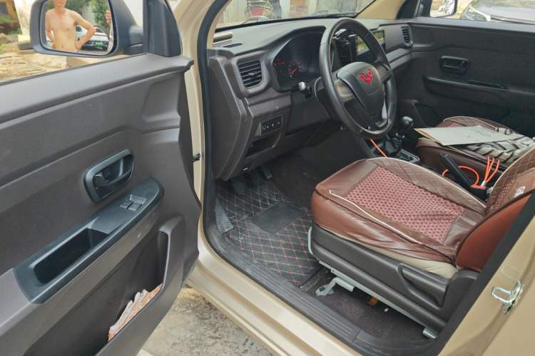 Used Wuling Hongguang V 2022 1.5L Jingqu Version Hydraulic Power Steering LAR Driver Seat