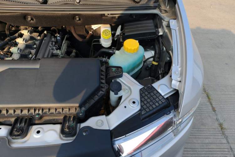 Used Wuling Hongguang V 2022 1.5L Jingqu Edition Electric-Assist LAR Engine Bay Left