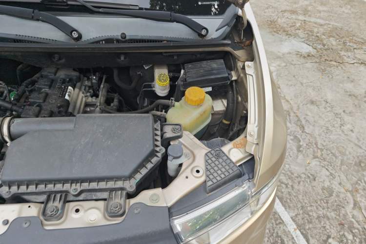 Used Wuling Hongguang V 2022 1.5L Jingqu Version Hydraulic Power Steering LAR Engine Bay Left