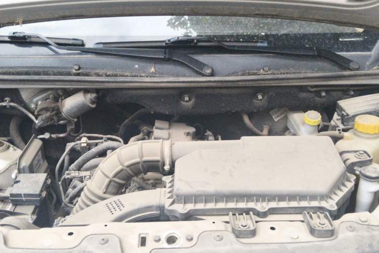 Used Wuling Hongguang V 2022 1.5L Jingqu Version Hydraulic Power Steering LAR Engine Bay